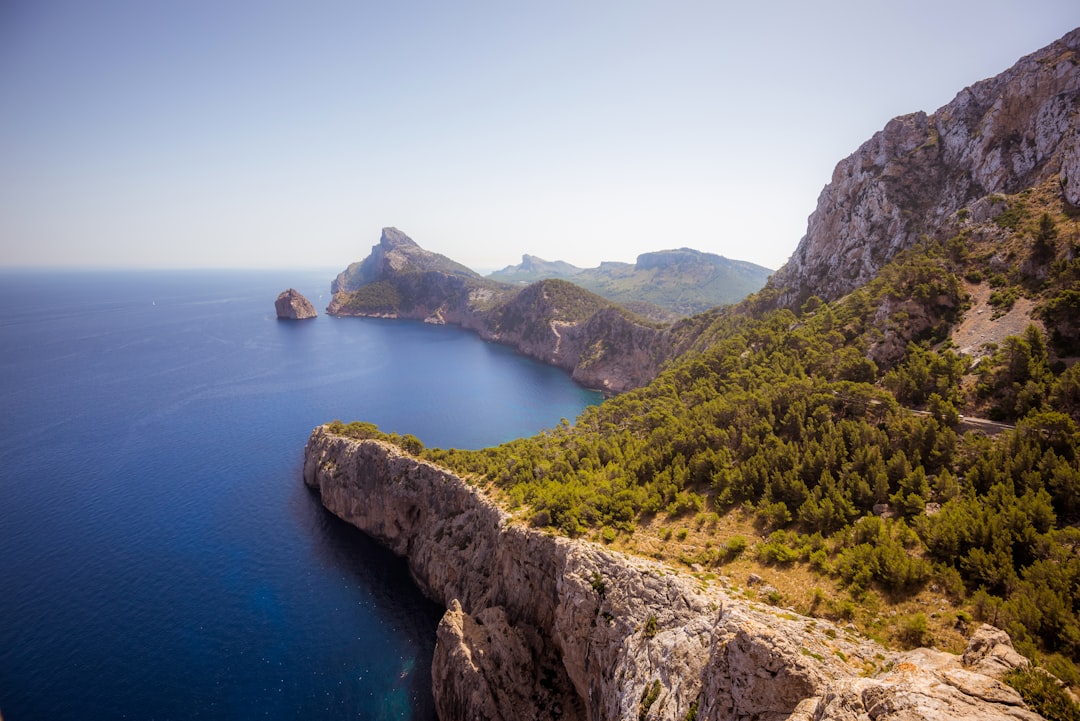 photograph of the beautiful landscape in Mallorca, with sea and cliffs, clear sky, taken from above using a Canon EOS R5 camera. The photograph was taken in the style of an aerial view. –ar 128:85