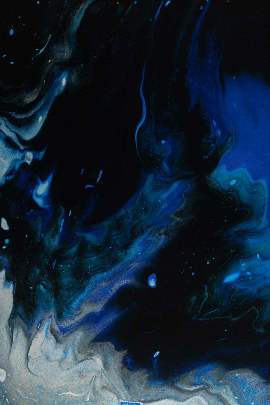 Black and blue, on a dark background, swirling paint in the style of white ink, dark silver, deep sea watercolors, dark black and light gray, white abstract with white space, dark sky blue and navy blue, deep indigo, blue liquid swirls, dark green and beige. –ar 85:128