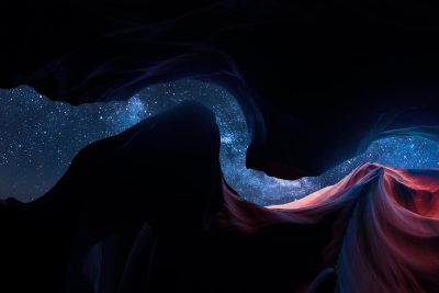 Starry sky and flowing water in Antelope Canyon forming the shape of an abstract dragon, night scene in the style of a high contrast wideangle lens with mysterious colors against a dark background and cool tones with a flash light effect. --ar 128:85