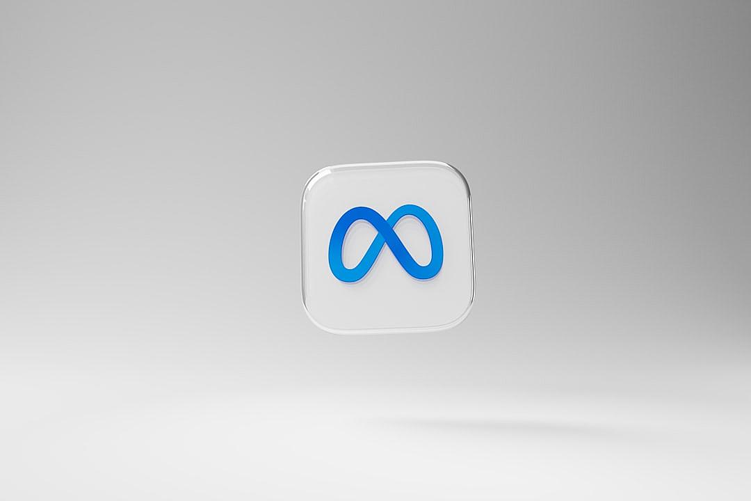 3D render of a simple minimalistic app icon with a blue infinity symbol, floating on a white background, with a simple design, in the style of UI/UX, as an app logo mockup, in a 2D vector style, from an isometric view at a 45 degree angle, with a high resolution.