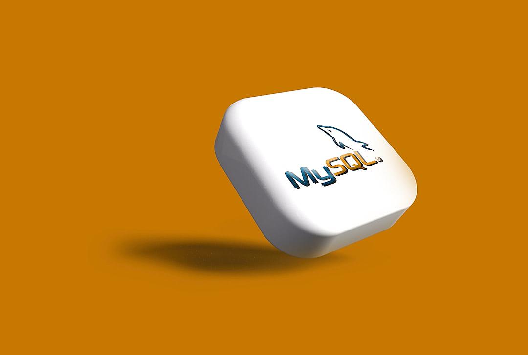 3d render of white cube with “MY游戏技巧” logo on it floating in the air, orange background, high resolution, clear and sharp focus, professional photography style