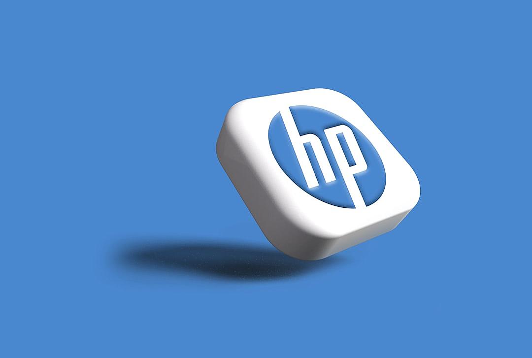 3D logo of the brand “Historic acclaimed” in white color, with a prominent blue ‘H’ and a slightly curved line for shadow on a flat background, in a square or circle shape, and a simple design that includes only essential elements to convey its elegance. The overall composition should be clean and minimalist, emphasizing clarity in iconography while maintaining balance and harmony between colors. No shadows, high resolution, 4096×2758 pixels in the style of minimalism.