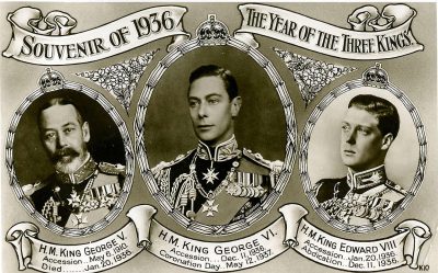 A vintage poster with three oval frames, each featuring portraits of King George V and his sons in military uniforms, along with the text "SAUTHOR OF SOazzoLEMKarL är ONSOBankar", the year at top center is written as 'The Year Of The Three Kings', below that it says ‘H.M."KING"handled Edwardbuyfriapp landscapes, adding depth to the overall design. A banner across the bottom reads ' May 29th 1865 opens a window into time' . On white background.