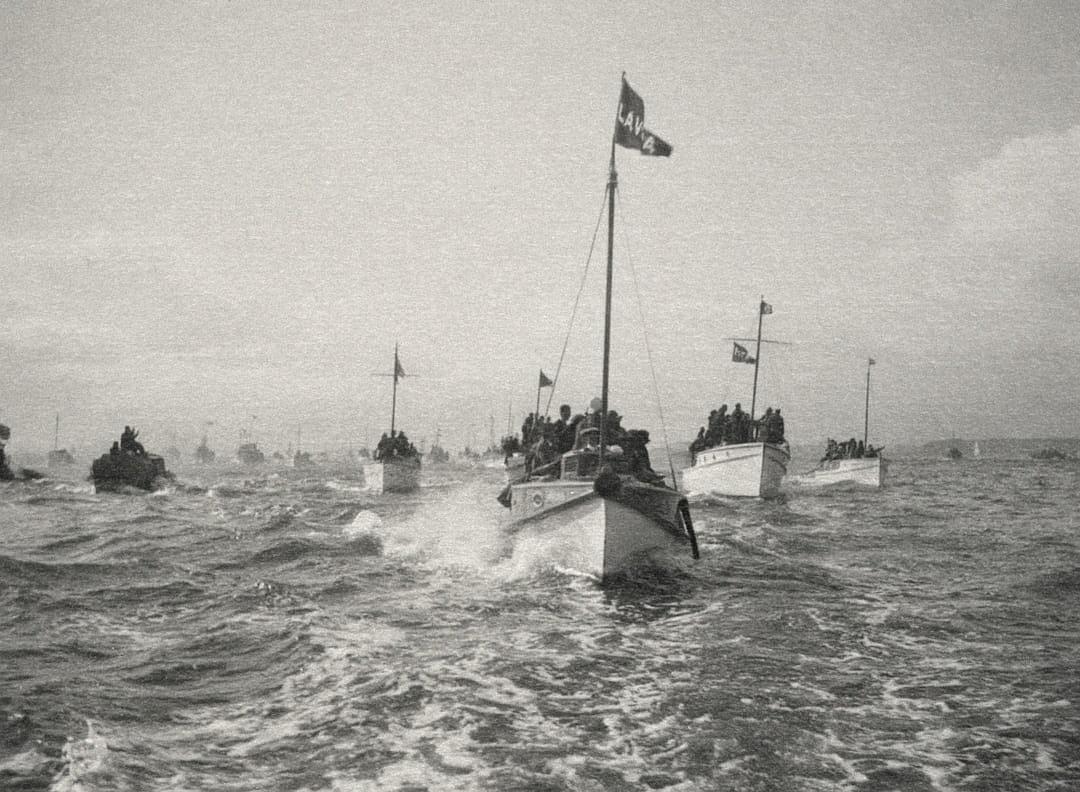 Vintage photo of small boats with German flags in the water, showing them setting out to reachshore on D courtsy day, World War I era, overcast sky, rough sea, black and white photography, wide shot, vintage film camera effect, historical documentary style, graininess, sepia tones, focus on silhouettes against splashing waves, 35mm lens perspective.