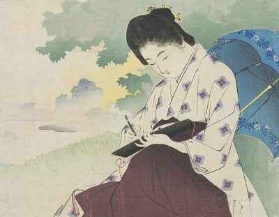 A Japanese woman writing under an umbrella, in the style of an Edo period woodblock print, with soft pastel colors and delicate lines. The background is a serene landscape of green grass under the sky, adding to her peaceful demeanor. She wears a traditional white kimono adorned with purple flowers, holding a black ink pen or brush. Her hair is tied back and she has one leg crossed over another, sitting on the ground with a small bag beside her.