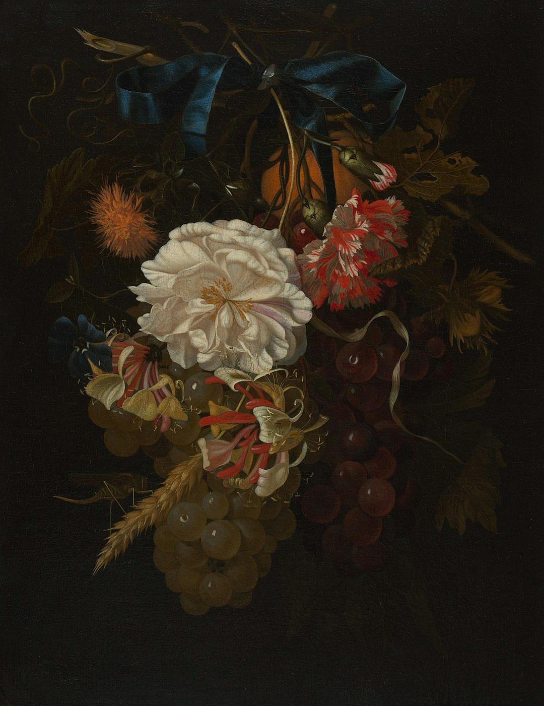 A bouquet of white flowers, grapes and wheat with an orange flower wrapped in a blue ribbon is placed on the right side of the picture. In front of it lies a small dragonfly, against which several red fruit can be seen. The background features dark green leaves. Painted in the style of baroque painting.