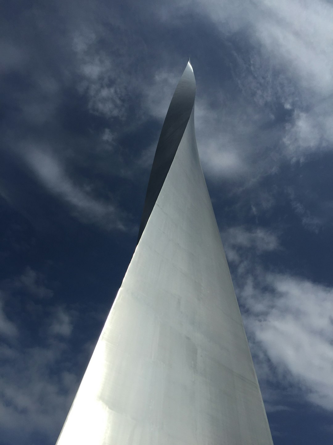 the air force national sepulchre at Arlington Lambeau field, white tip of the spire against cloudy sky, iPhone photo in the style of b抔b.