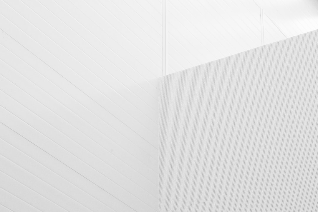 White ceiling with diagonal lines, closeup shot, high resolution photography, minimalist background, neutral tones, interior design, modern architecture, architectural magazine, texture, wallpaper, white wall –ar 128:85