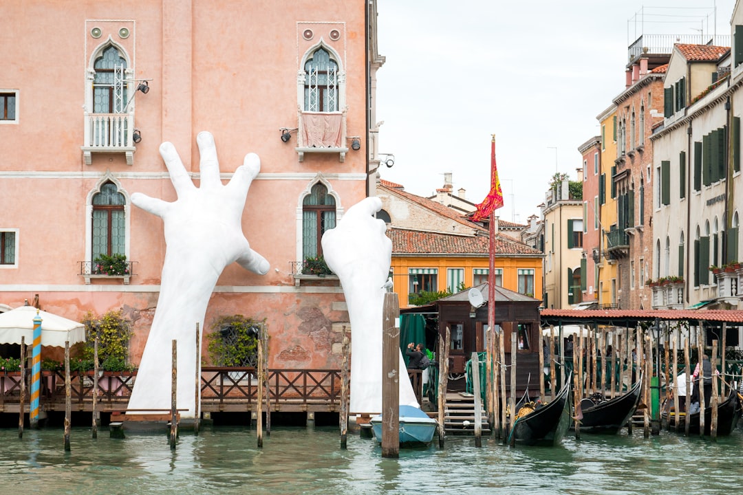 giant hands in Venice, installation art, architectural photography, archdaily