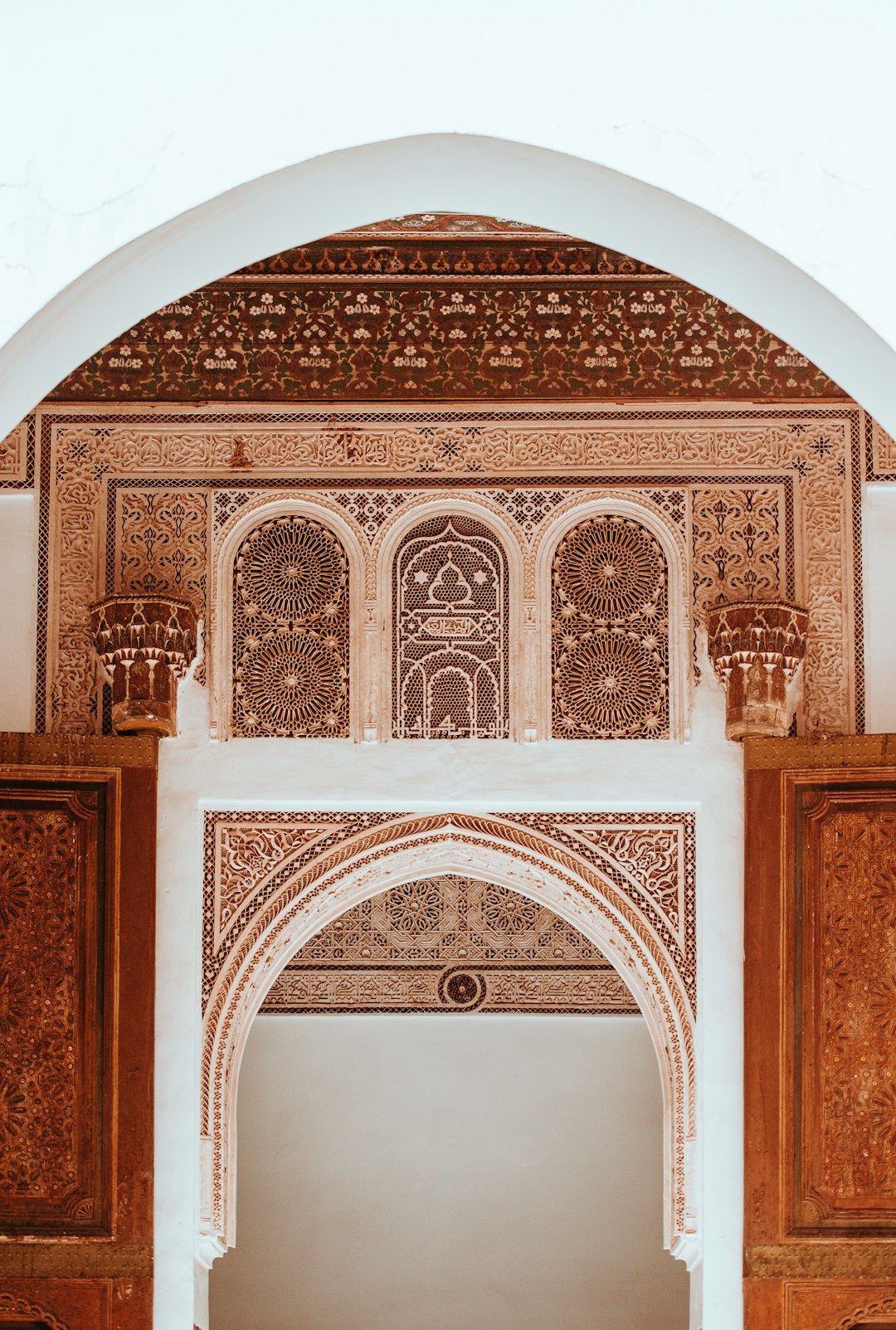 moroccan arch wall with patterns, white background, brown tones, photography, –ar 43:64