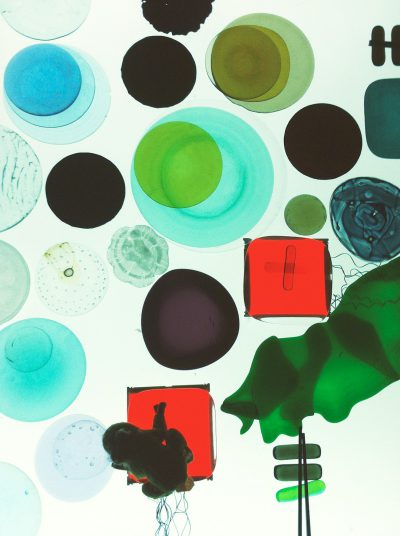 A white background with black, green and red circles of color representing cells floating in the center. The colors blend into each other, creating an abstract representation of cell structure. In one corner is a small figure holding up two pieces of glass that fit together perfectly to form another plate. This highlights minimalistic detail, and includes elements like wires connected between plates, indicating technological equipment used for study or experiment in the style of minimalism. --ar 95:128