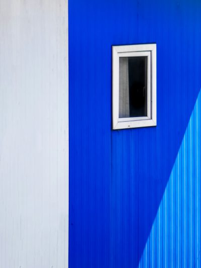 minimalist photography, blue and white color scheme, white window on the right side of an allblue wall, bright daylight, high contrast, high resolution, natural lighting, minimalistic style, vibrant colors, geometric shapes, modern architecture --ar 3:4