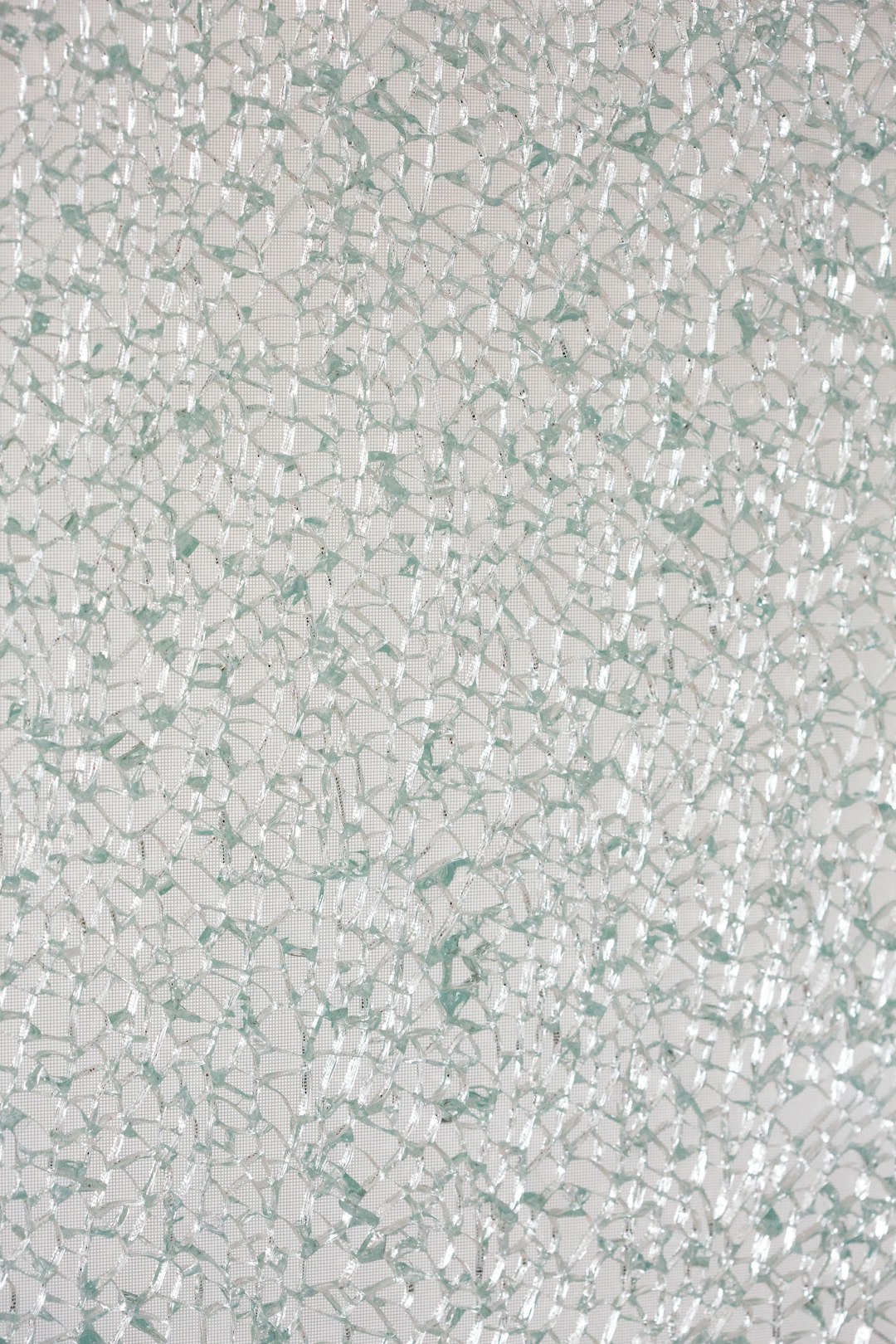 shades of white and green, intricate glass shatters pattern, flat texture –ar 85:128