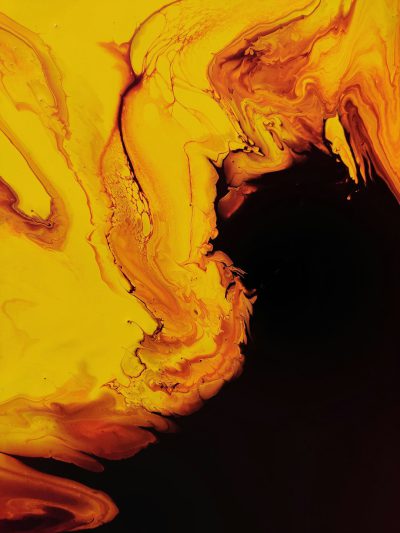 Black background, amber liquid in the middle, fluid art style in the style of dark yellow and light orange, closeup intensity, ultrahigh definition images, dark black and white, macro photography, high resolution, abstract painting with black water on top of an ink surface. It has many details, with flowing curves and swirls. The colors have different shades of gold, red and brown. --ar 3:4