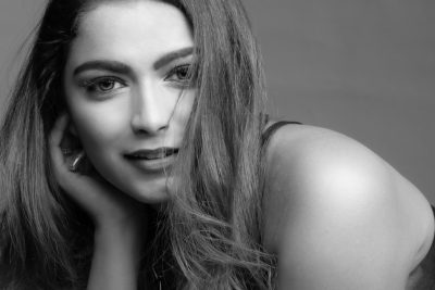 black and white studio portrait of beautiful woman with long hair, posing for the photo, shot in the style of Sony Alpha A7 III --ar 128:85