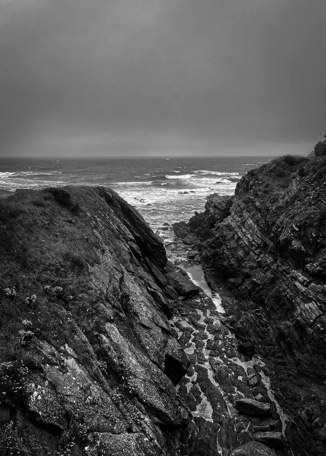 Black and white photography of rocky coast in New England, rainstorm –ar 91:128