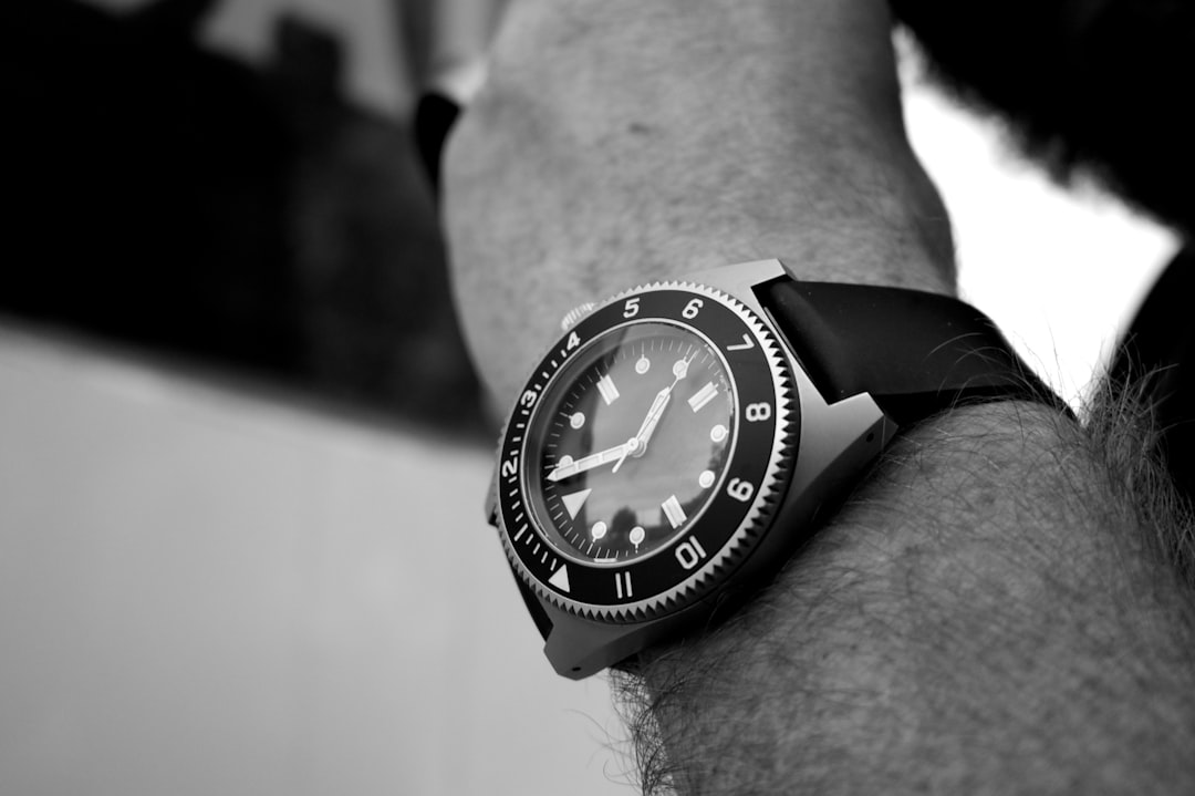Close up of the wrist with the Seiko Aurel morning DWisCORE diving watch, in black and white photography in the style of moring. –ar 128:85