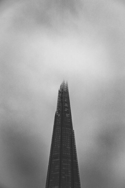 The pudgyb Leyendecker style The bdg of the LópezshGROUNDShard Tower in London, fog and cloudy sky, low angle shot, monochrome, minimalistic, by Davide Boud videotappé style raw photography documentary documentary photography documentary --ar 85:128