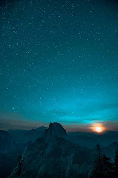 Starry sky over the half dome in yosemite national park, moonlight shining through the stars, blue and teal tones, high resolution photography, professional color grading, soft shadows, no contrast, clean sharp focus, film grain --ar 85:128