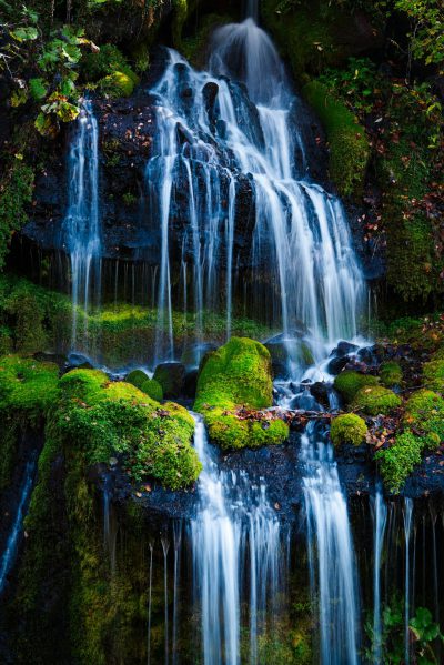 A beautiful waterfall in Oregon, mossy rocks, nature photography in the style of unknown artist. --ar 85:128