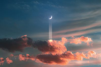 The crescent moon is shining in the sky, with pink clouds and a blue sky. A beam of light shines on it from behind the cloud, creating an ethereal scene with dreamy colors and a cinematic composition in the style of fantasy and surrealism. The photography has a high resolution. --ar 128:85